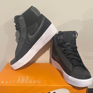 Nike Blazer Mid Victory in Black and Gray